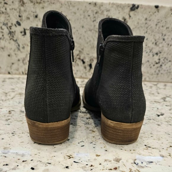 Kensie gray zip up ankle boots...size 8 - Picture 4 of 7